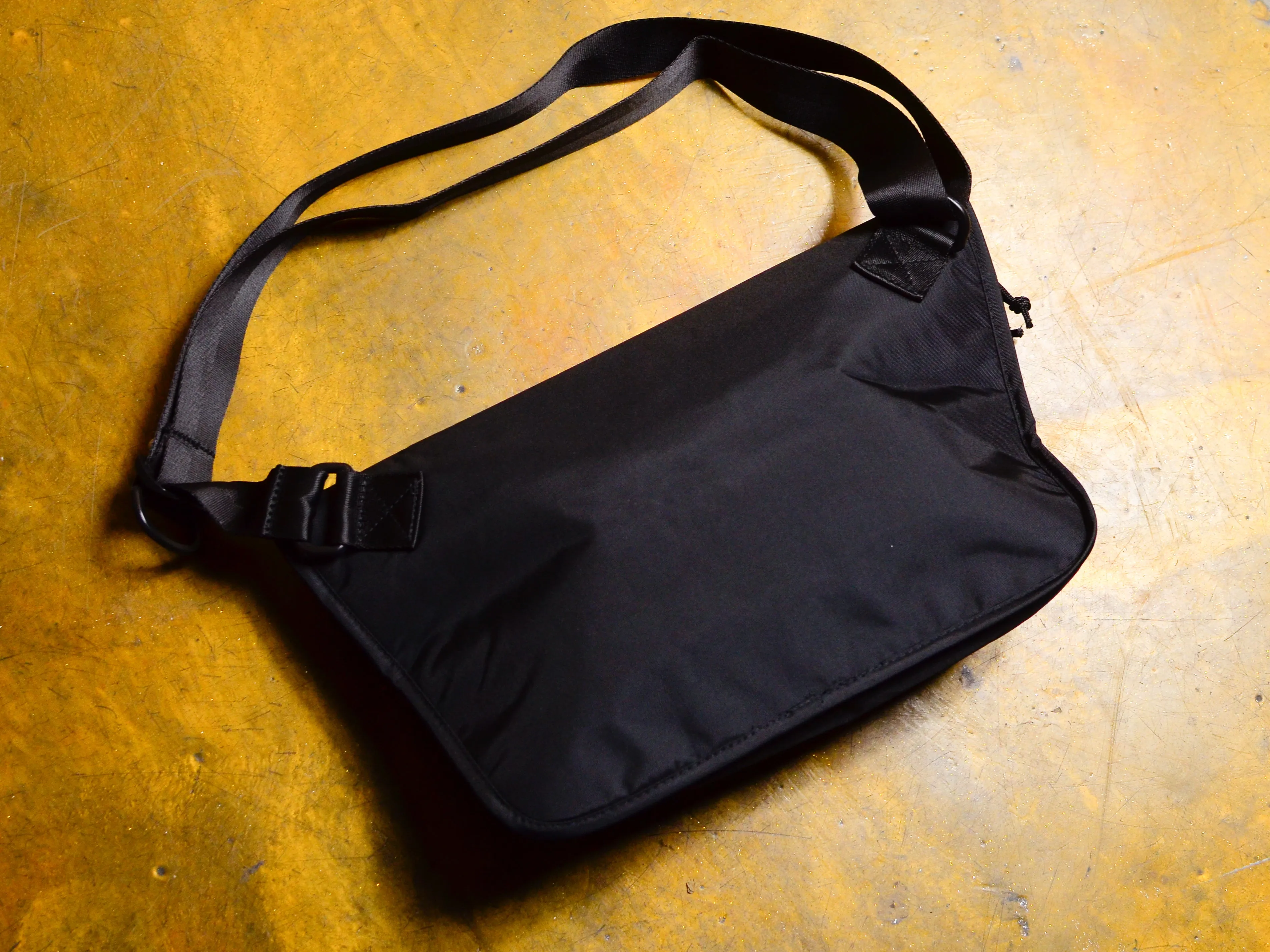 Larimer Cross Body Bag - Black