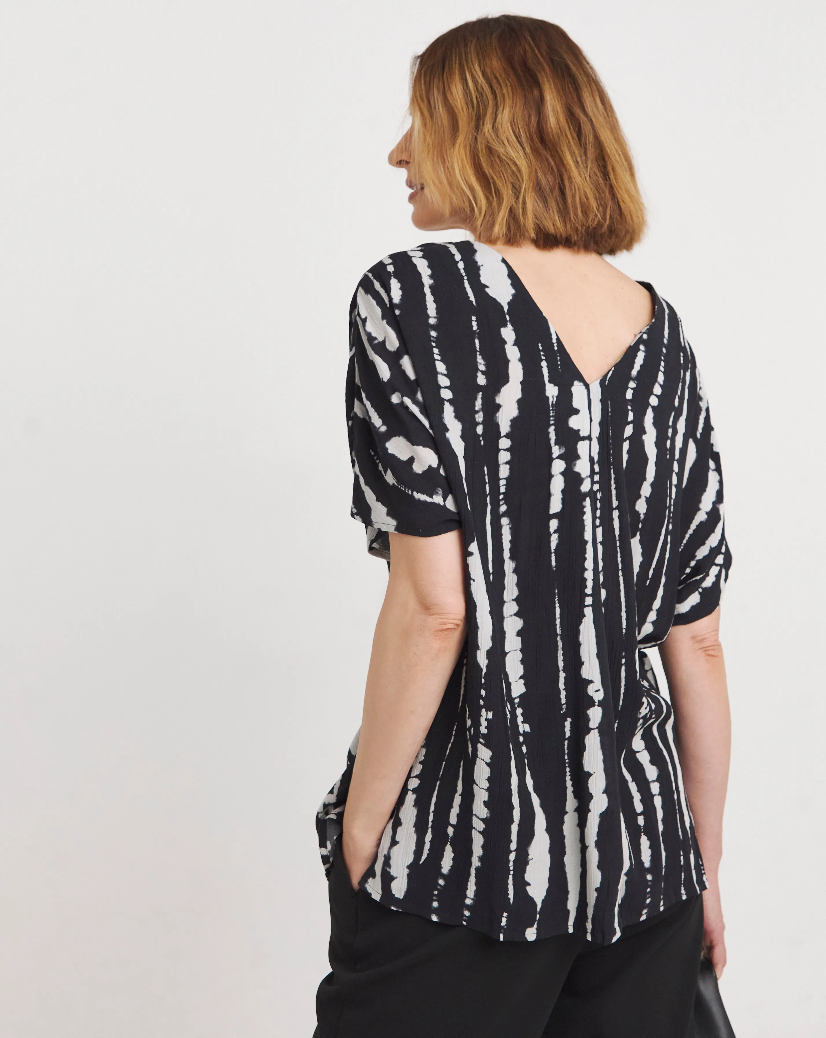 Printed Crinkle Short Sleeve Tunic Top - Mono Print