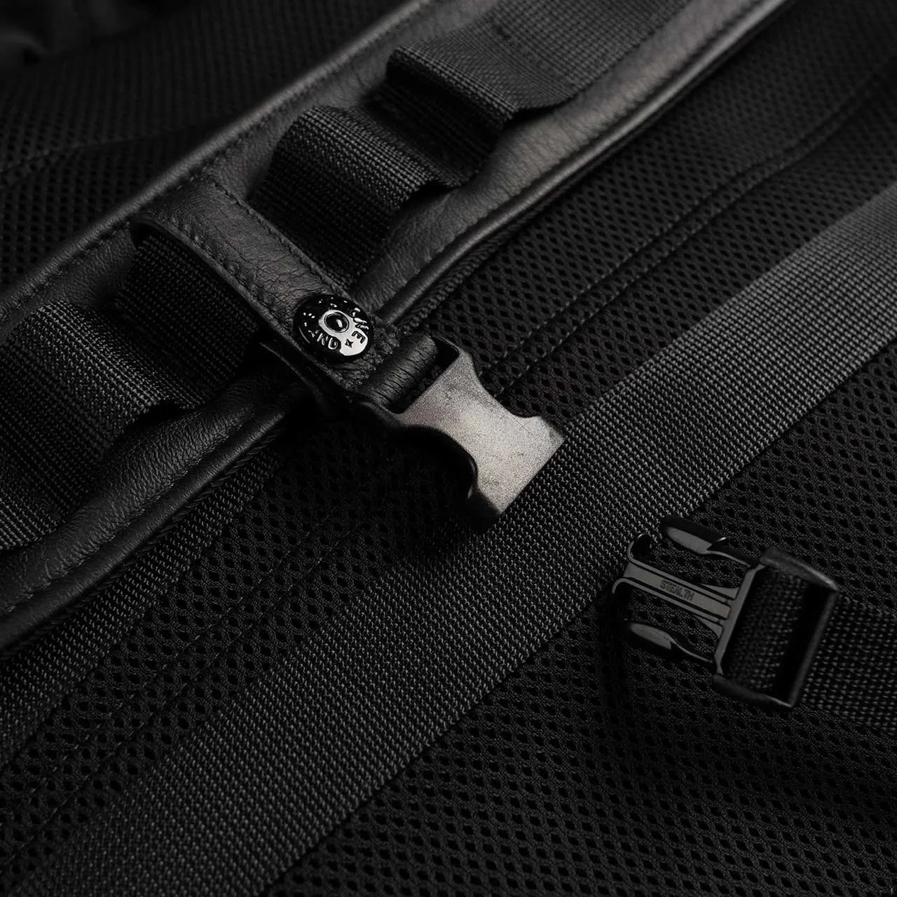 stone island nylon twill backpack (black)