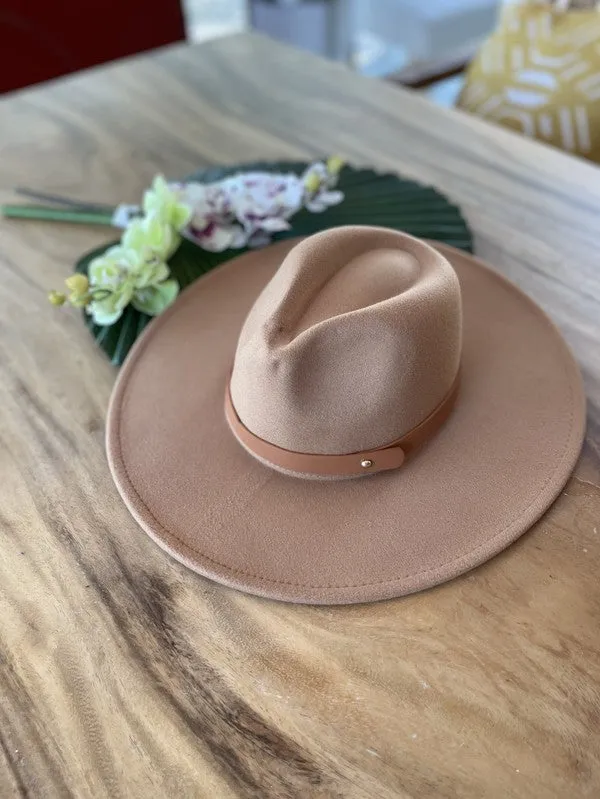 Wide brim panama hat in vegan felt