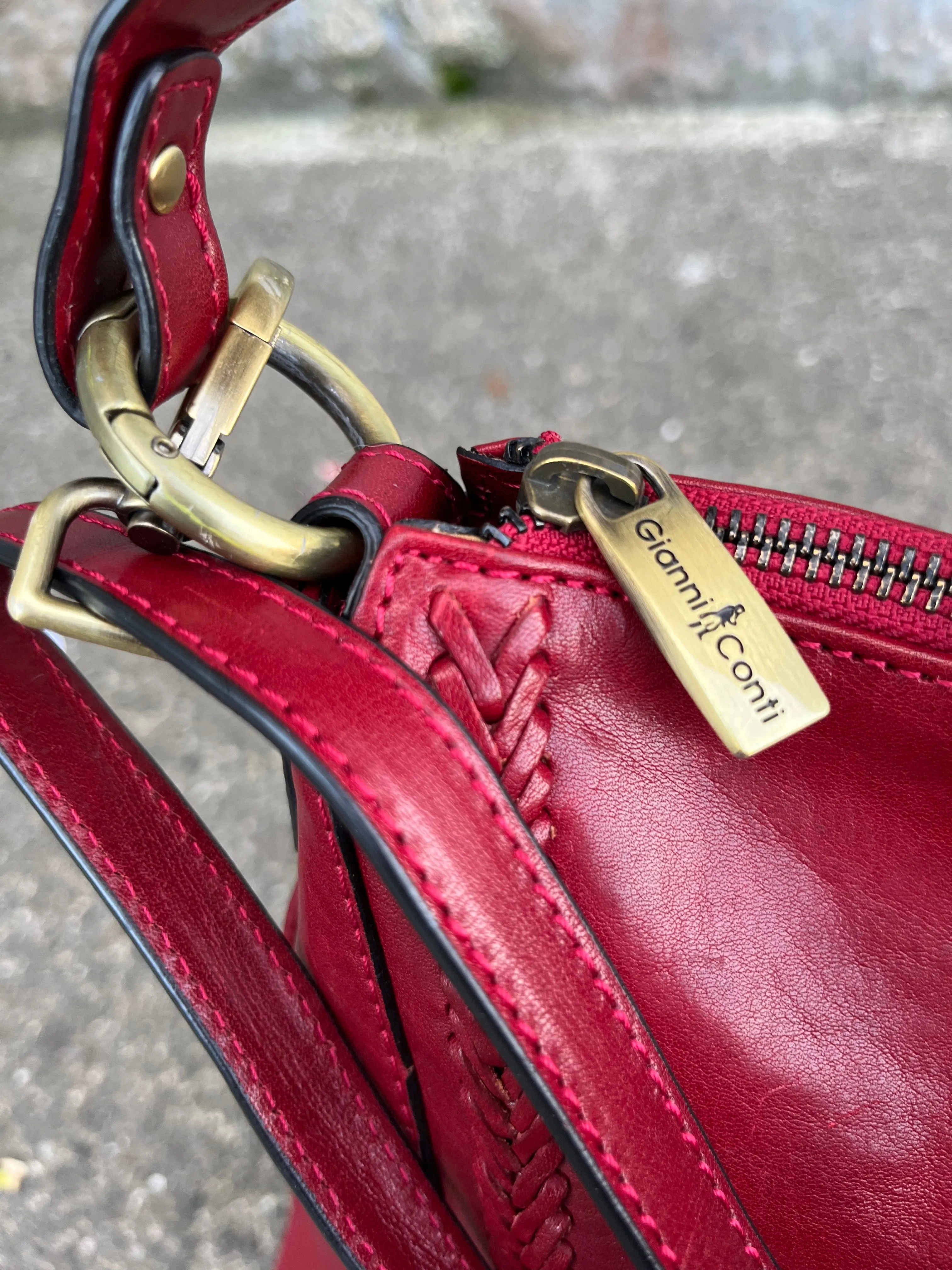 Wine red shoulder bag